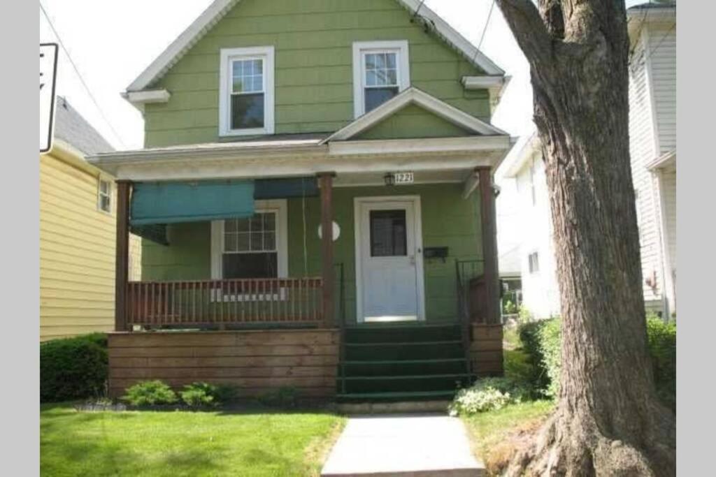 The Oakwood Cottage- With Private Yard & Parking, Minutes From Falls & Casino By Niagara Hospitality Niagara Falls Kültér fotó