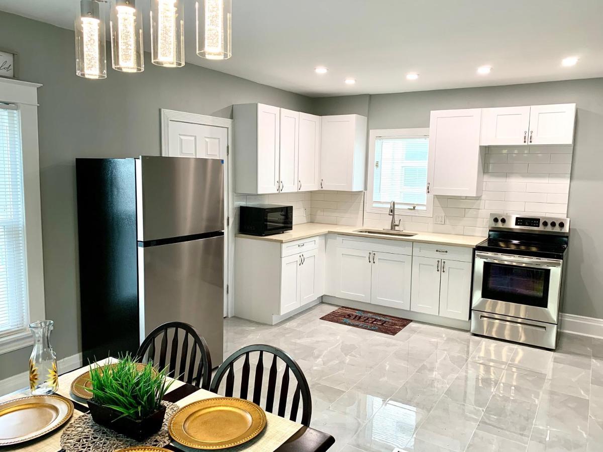 The Oakwood Cottage- With Private Yard & Parking, Minutes From Falls & Casino By Niagara Hospitality Niagara Falls Kültér fotó