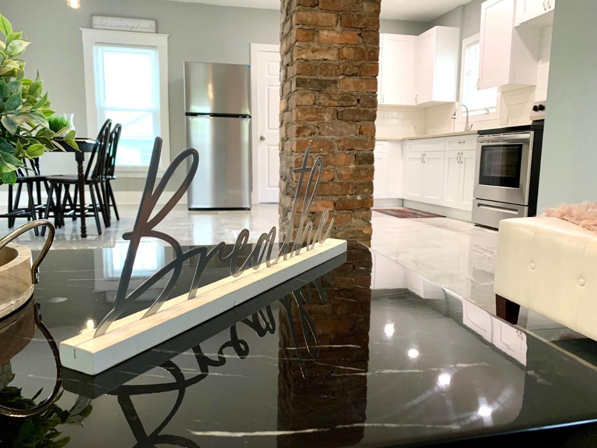 The Oakwood Cottage- With Private Yard & Parking, Minutes From Falls & Casino By Niagara Hospitality Niagara Falls Kültér fotó