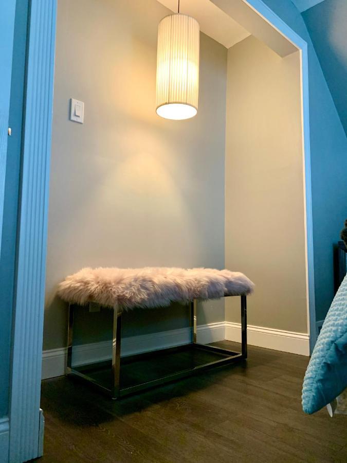 The Oakwood Cottage- With Private Yard & Parking, Minutes From Falls & Casino By Niagara Hospitality Niagara Falls Kültér fotó
