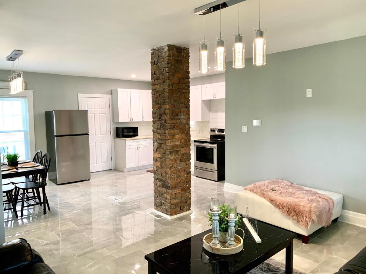 The Oakwood Cottage- With Private Yard & Parking, Minutes From Falls & Casino By Niagara Hospitality Niagara Falls Kültér fotó