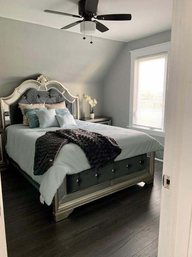 The Oakwood Cottage- With Private Yard & Parking, Minutes From Falls & Casino By Niagara Hospitality Niagara Falls Kültér fotó