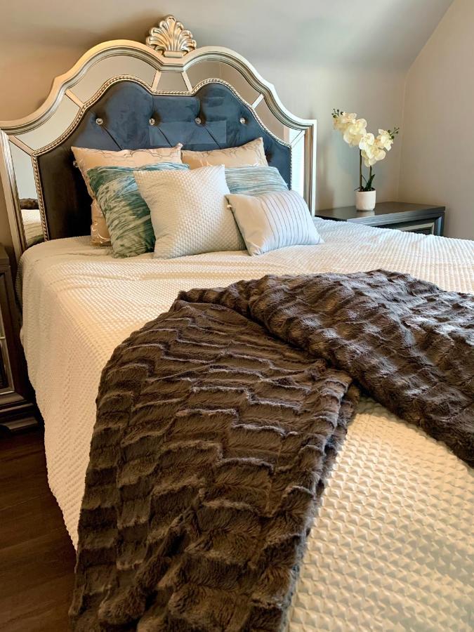 The Oakwood Cottage- With Private Yard & Parking, Minutes From Falls & Casino By Niagara Hospitality Niagara Falls Kültér fotó